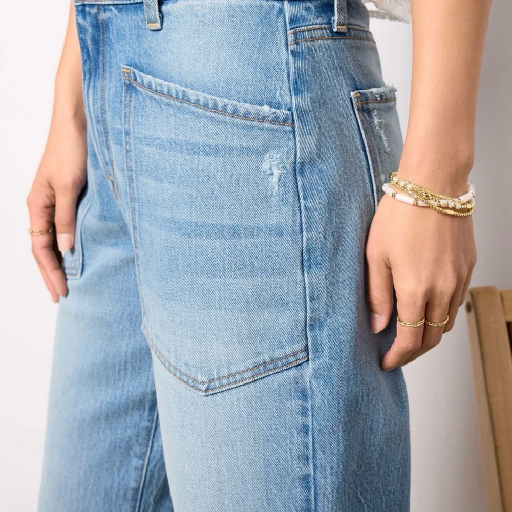 Women's Barrel Light Blue Jeans - evereve - Picture 2 of 9